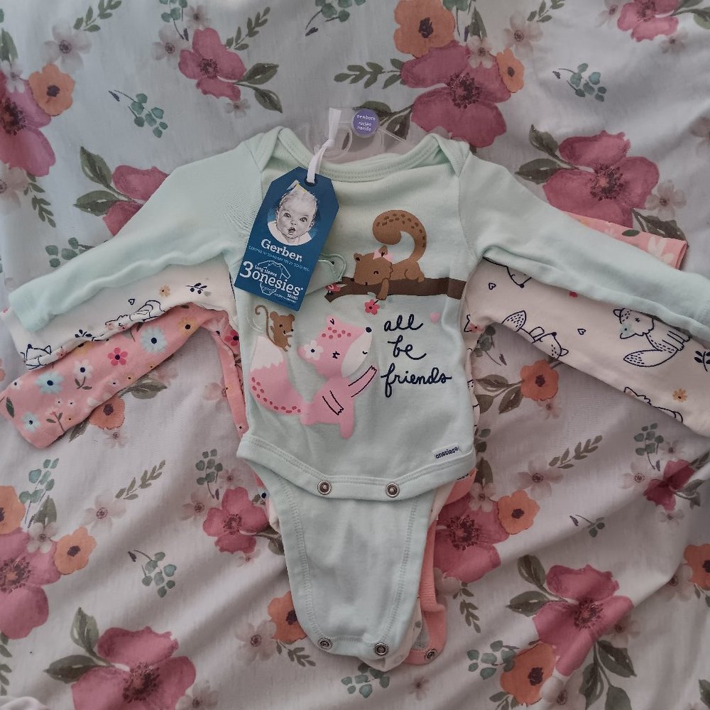 Gerber long sleeve 3 onesies